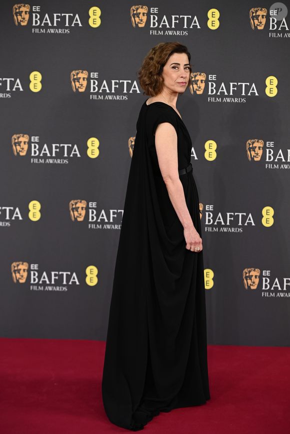 Fernanda Torres usou um vestido da Dior feito exclusivamente para ela brilhar na premiação