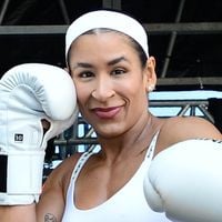 Nutricionista, boxeadora e saradíssima: 15 fotos do corpo definido de Emilene Juarez, esposa de Popó, vão te fazer querer correr para a aula de boxe já