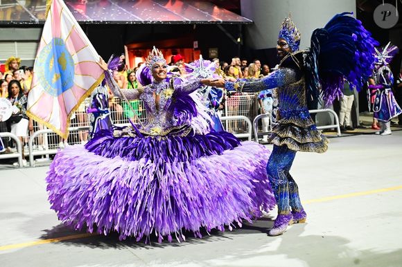 Apuração do Carnaval 2026 de SP é quando? Leitura das notas oficiais acontece às 16h de terça-feira 17 de fevereiro de 2026 - Rosas de Ouro, na foto do desfile 2026, venceu em 2025