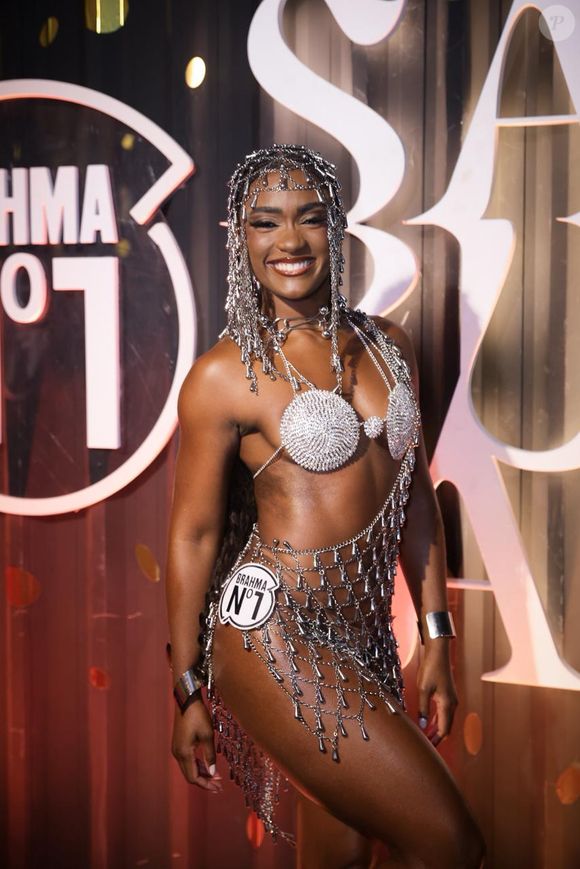 No ar como a rainha Niara em A Nobreza do Amor, Erika Januza mantém rotina de exercícios que inclui pilates