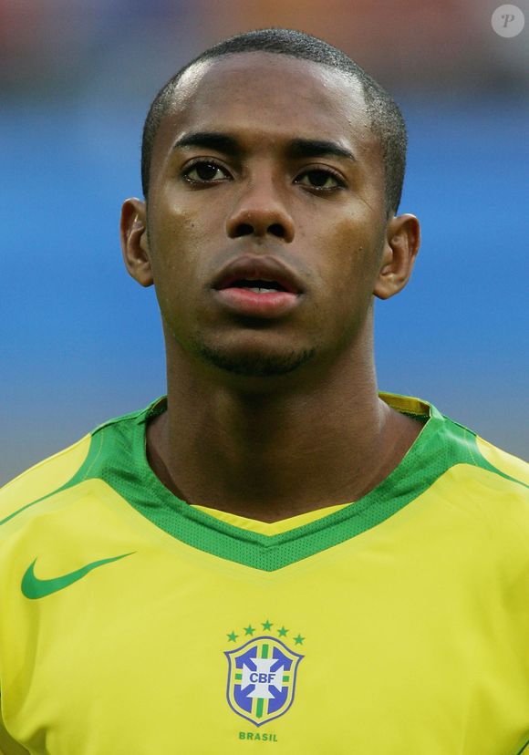 Ex-jogador da Seleção Brasileira mantém status de "astro" entre presos e carcereiros, mesmo após condenação por estupro coletivo