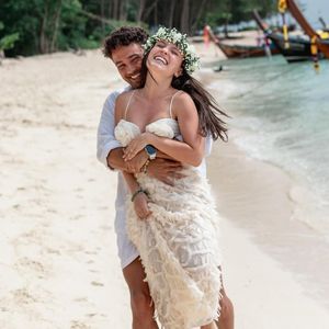 Larissa Manoela ganhou elogio do noivo, André Luiz Frambach, por vestido em premiação: 'Estrela'