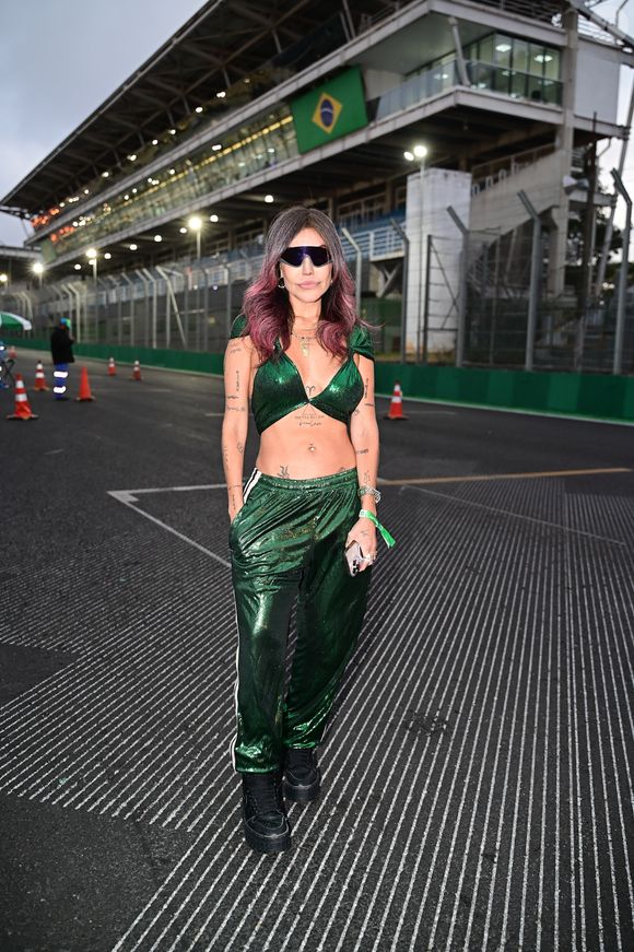The Town 2025: ex-Fazenda Liziane Gutierrez deixou boa parte do corpo à mostra com um look verde ousado
