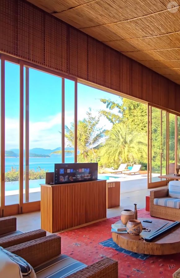 Casa luxuosa que já foi cenário de 'Vale Tudo', da Globo, tem diversos ambientes que dão vista para a natureza.