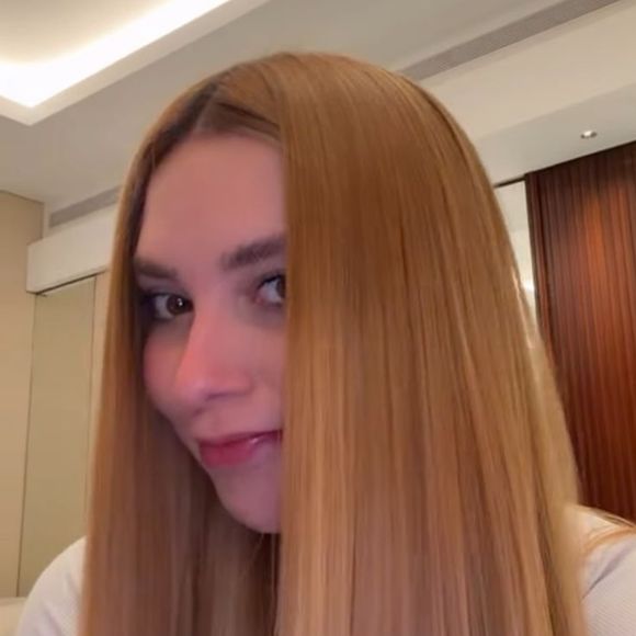 Virgínia acredita que o cabeleireiro fez um progressiva em seu cabelo