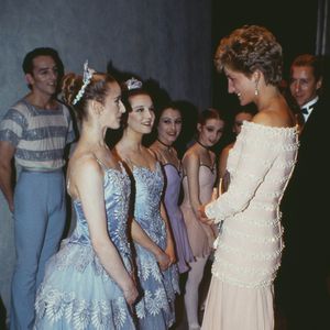 Um dos momentos mais marcantes aconteceu durante uma gala no Savoy Theatre, em Londres, em 19 de julho de 1993. Na ocasião, a princesa apareceu ao lado de dançarinos usando um vestido rosa claro cravejado de pérolas, criado por Catherine Walker, combinado com um scarpin slingback metalizado