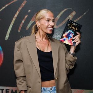 Adriane Galisteu prestigiou a estreia VIP de um musical sobre a vida de Tina Turner