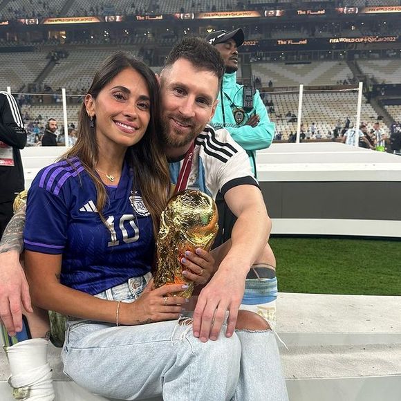 Entre treinos, viagens e compromissos internacionais, Lionel Messi e Antonela Roccuzzo preservam uma rotina familiar baseada em simplicidade, diálogo e convivência