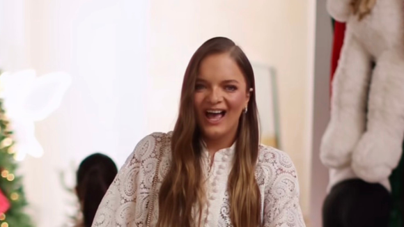 Rafaella Justus escolhe vestido de R$ 3,4 mil com renda paisley para festa de Natal da família. Fotos!