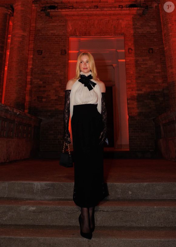 Marina Ruy Barbosa usou look da Chanel de 2008 para baile de gala da Pinacoteca de SP