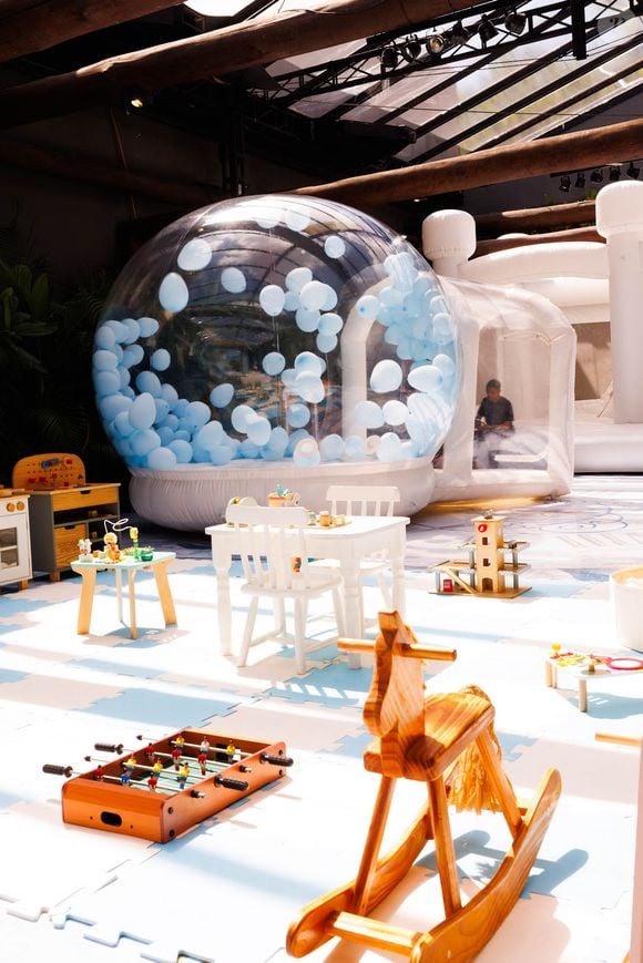 Brinquedos para as crianças na festa da filha de Zezé Di Camargo e Graciele Lacerda