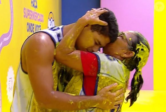 Delma e Guilherme celebraram juntos vitória do brother na Prova do Líder do 'BBB 25'