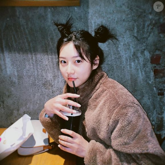 2022: pouco antes da maior polêmica de sua carreira, Kim Sae-ron posou radiante nas redes sociais