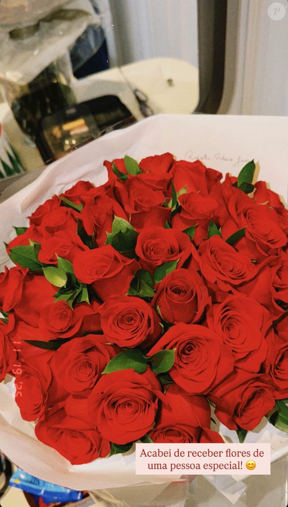 Rafaella Justus ganhou flores com direito a bilhete; ela não expôs a mensagem