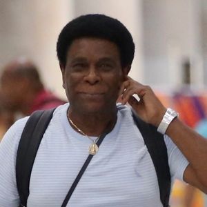 Poucos lembram, mas há 35 anos, Neguinho da Beija-Flor se atrapalhou (e muito!) com nova profissão ligada ao Carnaval: 'Uma tragédia'