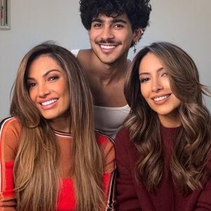 As jornalistas Patricia Poeta e Paloma Poeta surgiram juntas com cabelo parecido, e a semelhança entre elas impressionou diversos internautas.