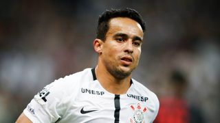 Quem é o ex-jogador do Corinthians e São Paulo preso por agredir a esposa? Jadson tem 42 anos e disse que ocorrido 'foi uma briga de marido e mulher'