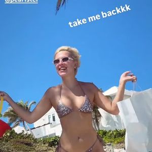 Millie Bobby Brown relembrou suas recentes férias de aniversário em Turks e Caicos depois de completar 21 anos, em 19 de fevereiro, com o pequeno vídeo