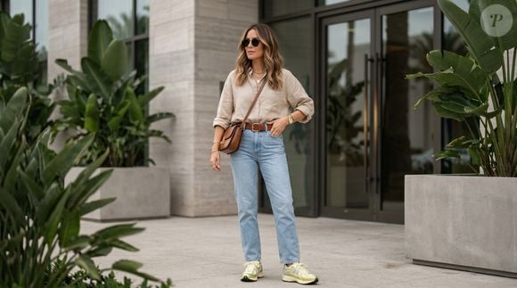 Muito além da academia, o New Balance 1906 mostra que um tênis esportivo também pode ser protagonista de produções com calça jeans larga e vestidos longos