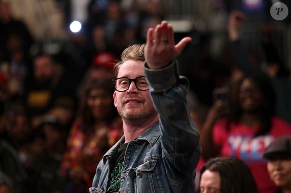 Macaulay Culkin diz que traz cicatrizes das violências do pai: ‘Ele era um homem mau, abusivo’