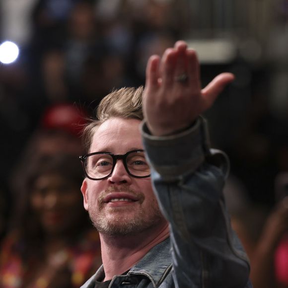 Macaulay Culkin diz que traz cicatrizes das violências do pai: ‘Ele era um homem mau, abusivo’