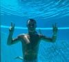 Cristiano Ronaldo surgiu de cueca branca na piscina de sua mansão em Portugal