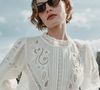 A versão com gola alta e mangas amplas da Zara, por R$ 319,00, traz aquele ar chic discreto que as mulheres elegantes amam