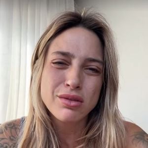 Também nesta segunda-feira (12), Tati Dias gravou um pronunciamento lamentando o fim do noivado com Lauana Prado