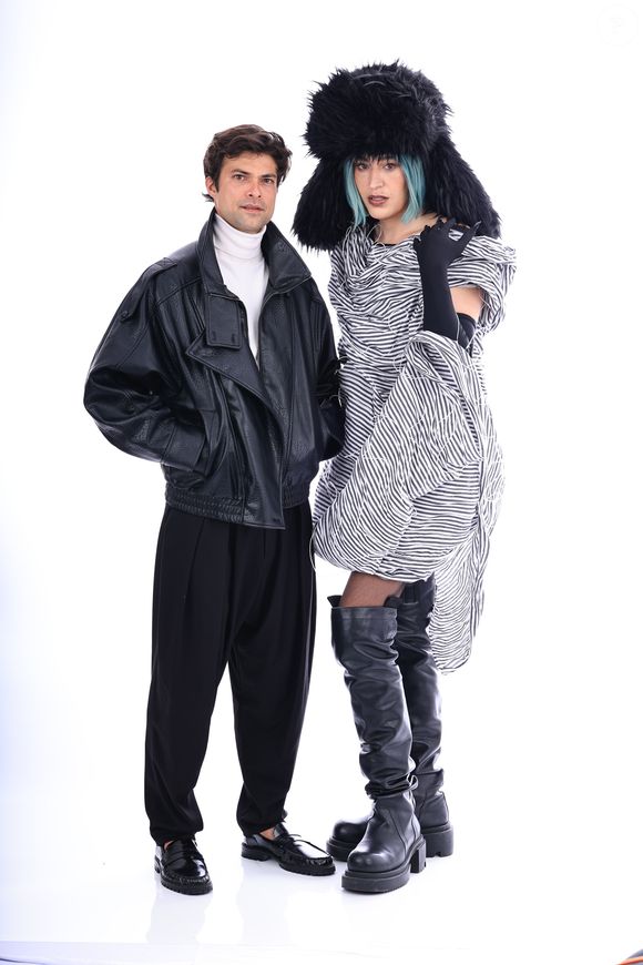 Na novelinha 'Icônica', Gabb e Victor Sparapane vivem os sofisticados Pitonisa e Giovani, dois personagens influentes no universo fashion que cruzam o caminho de Jussara