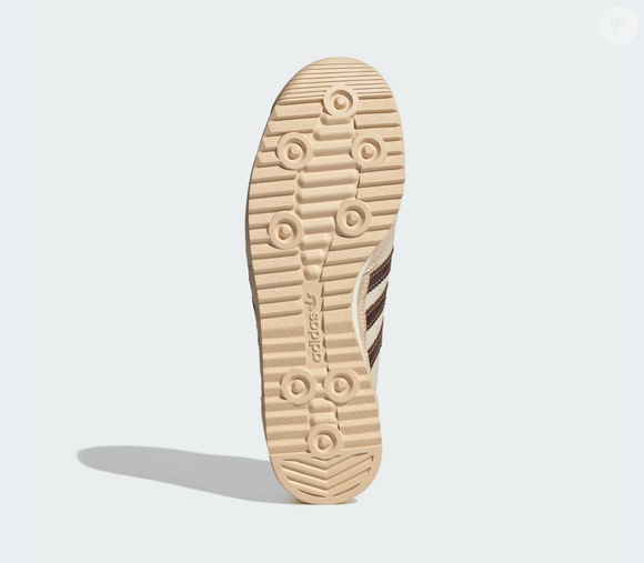 Tênis Adidas SL 72 RS trouxe uma palmilha  e cabedal em couro, e a fabricante informa que sua modelagem é padrão.