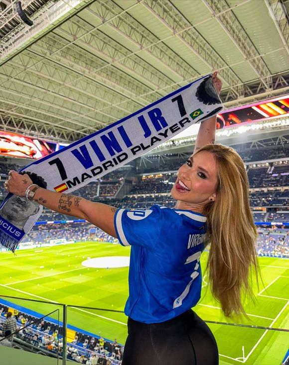 O levantamento reúne as 20 esposas e namoradas de jogadores de futebol com maior patrimônio no ano e soma uma fortuna aproximada de US$ 408 milhões.