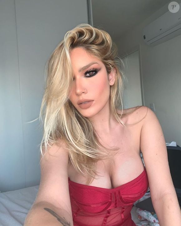 Em seu corpo, Karoline Lima passou por uma lipolad e mamoplastia depois do nascimento da filha Cecília, fruto do antigo relacionamento com Éder Militão