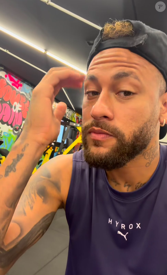 Após ser alvo de críticas por participar de um torneio de pôquer em dia de jogo do Santos, Neymar explicou sua ausência e respondeu aos comentários nas redes sociais