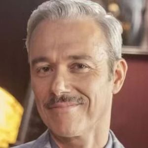 Angelo Paes Leme entra em 'Garota do Momento', como Tavinho, para comprometer a relação de Lígia 9Palomma Duarte) e Raimundo (Danton Mello)