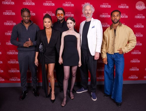 Além de Lily Collins, o elenco principal de 'Emily em Paris' retorna para a temporada final. Nomes como Ashley Park, Lucas Bravo, Lucien Laviscount e Philippine Leroy-Beaulieu aparecem confirmados nos episódios derradeiros