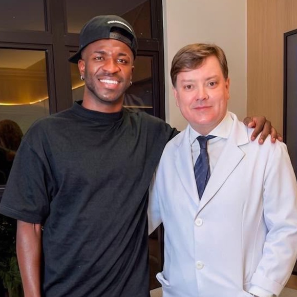 Vini Jr. fez harmonização facial? Após rumores em foto com Virgínia, médico se pronuncia e portal revela bastidores