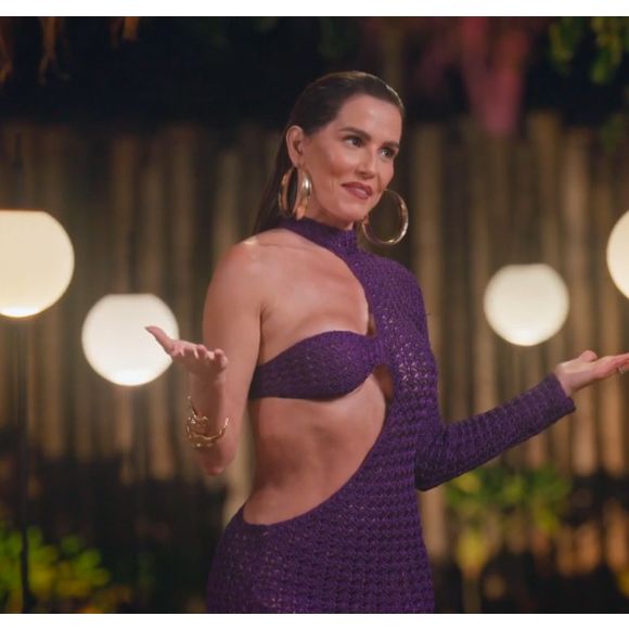 Looks da Deborah Secco em 'Terceira Metade': atriz escolhe vestido longo com recortes e deixa parte da barriga à mostra