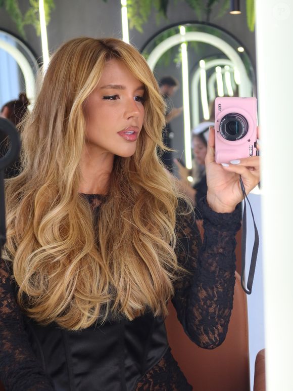 A ex-BBB Kerline sempre tratou o cabelo como extensão da própria identidade. Do escuro mais longo ao curto loiro, com mechas, iluminado ou em tons vibrantes, ela já ousou bastante e nunca teve receio de experimentar.