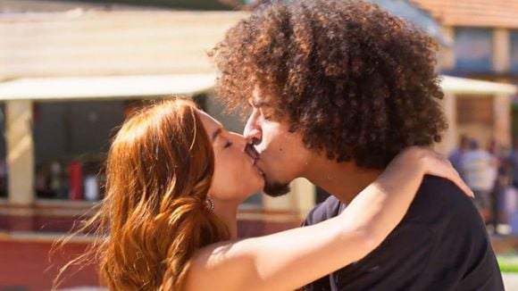 O último casamento de 2025 em novela promete bombar: em 'Dona de Mim', Kami e Ryan trocam alianças em meio a 'acidente' com a noiva e voo de buquê