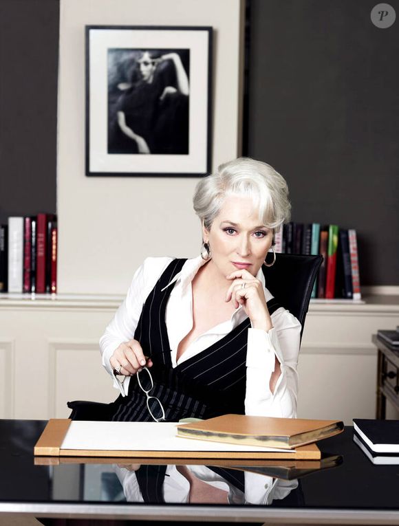 De acordo com Chloé Gaya, no primeiro longa a personagem de Meryl Streep apostava em fios curtos, volumosos e com uma franja elevada e cheia de movimento, um visual moderno para a época e ainda atual