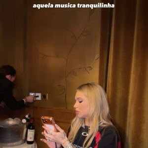 Em um dos momentos, Virgínia transformou a sala reservada em um 'baile funk pessoal' com músicas brasileiras