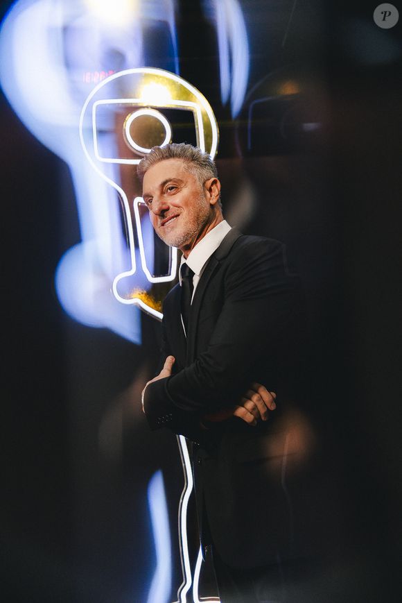 Luciano Huck instalou boias na faixa costeira, o que, segundo a avaliação do Ministério Público Federal, seria uma forma de restringir o acesso ao local próximo à sua mansão