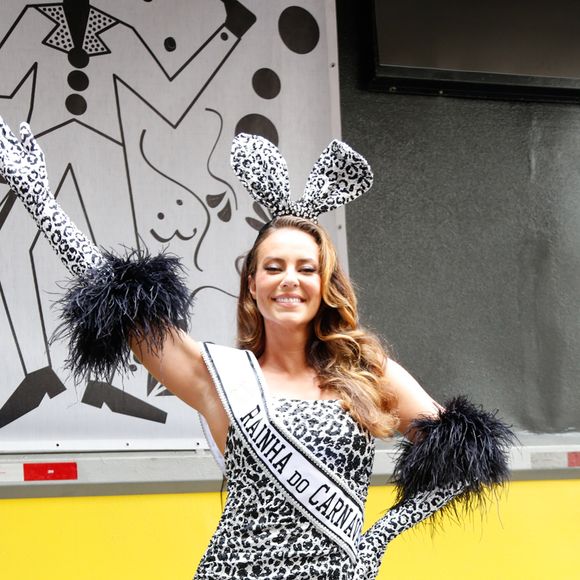 Adereços de cabeça fazem sucesso no look de Carnaval, mas quando muito pesados podem fragilizar o cabelo. Conforto também é cuidado!