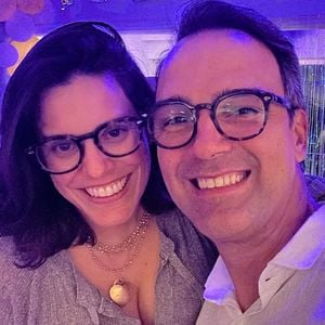 Com casamento intimista e rotina reservada, Tadeu Schmidt valoriza a vida familiar fora da TV