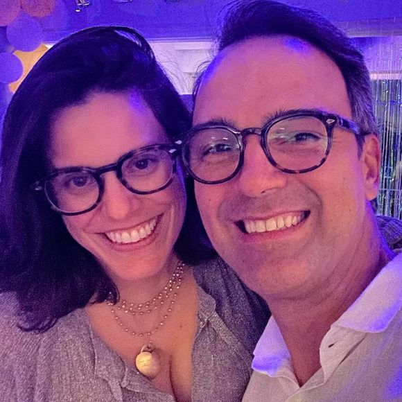 Com casamento intimista e rotina reservada, Tadeu Schmidt valoriza a vida familiar fora da TV
