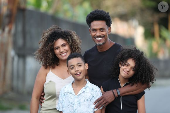 Pais que ajudam os filhos a resolver problemas, em vez de resolvê-los por eles, criam adultos resilientes