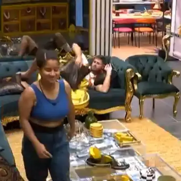 Jonas protagoniza mais um momento inusitado no 'BBB 26' ao soltar pum sem perceber a presença de Breno no quarto; cena viralizou nas redes sociais