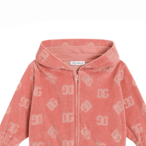 Look de Mavie é da grife Dolce&Gabbana.