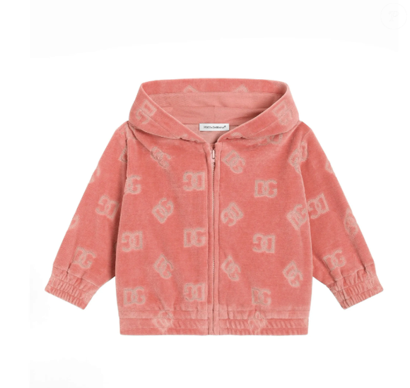 Look de Mavie é da grife Dolce&Gabbana.