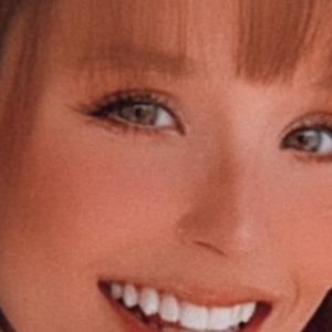 Antes de cortar, Larissa já havia chocado a web com o cabelão ruivo de franja! Teve gente a comparando a Lindsay Lohan